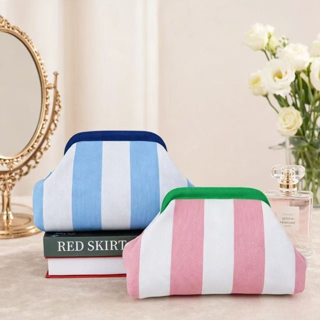 New Striped Fresh Color Woven Bag Women's Fly-Knit Cloud Clasp Versatile Elegant Travel Storage Makeup Bag Large Capacity Handba
