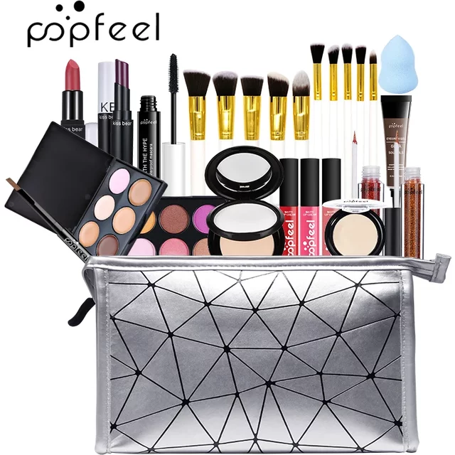 Ensemble complet de produits de maquillage pour femmes : crème, fard à paupières, correcteur, blush, brillant à lèvres, rouge à lèvres, pinceaux de maquillage, avec sac.