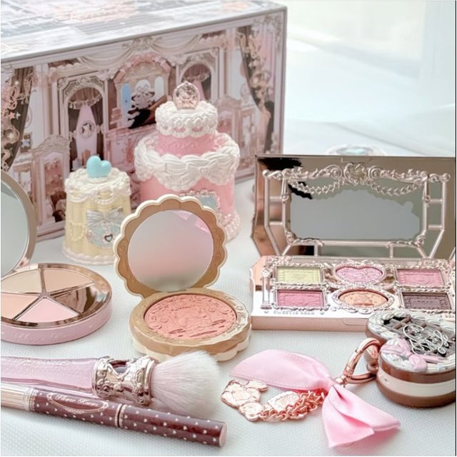 Flower Knows Makeup Set Sweetie Bear Gift Kit Shimmer Eyeshadow Long Lasting Concealer Matte Blush Lipstick Pressed Powder