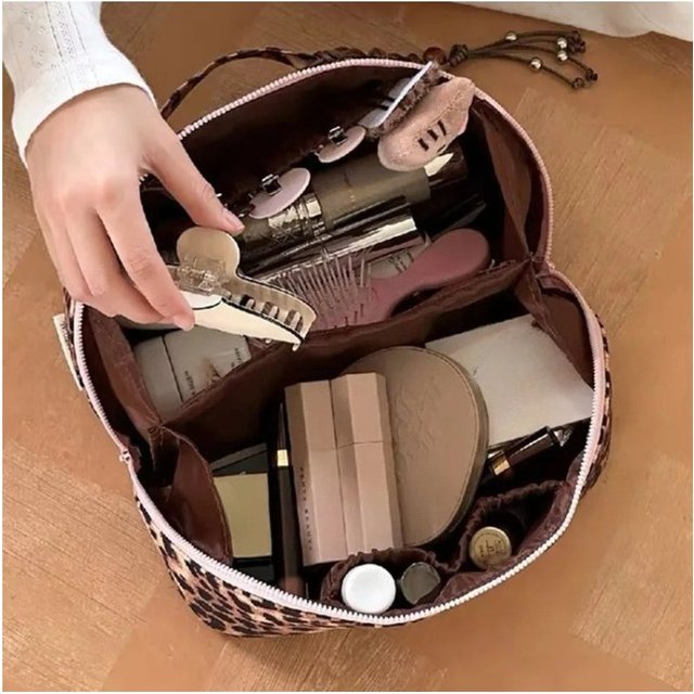 Large Capacity Leopard Print Cosmetic Bag for women Female Handle Travel Toiletry Organizer Zipper Makeup Pouch for women Girls
