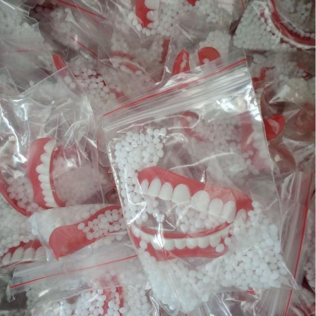 *Comfortable Smiling False Teeth With Filling Glue Disposable Upper Lower Veneers Temporary Teeth Makeup