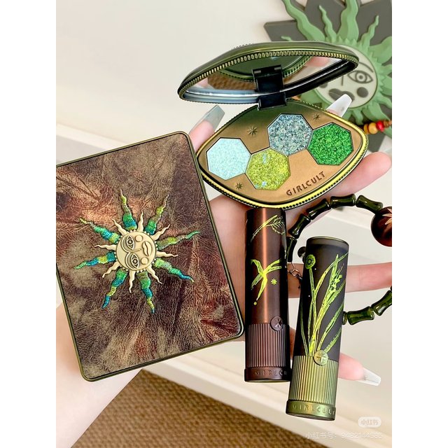 Girlcult Chameleon Dreamland Eyeshadow Palette Mirror Lip Glaze Eyeliner Glue Pen Flowing Firefly Causing Grass Green