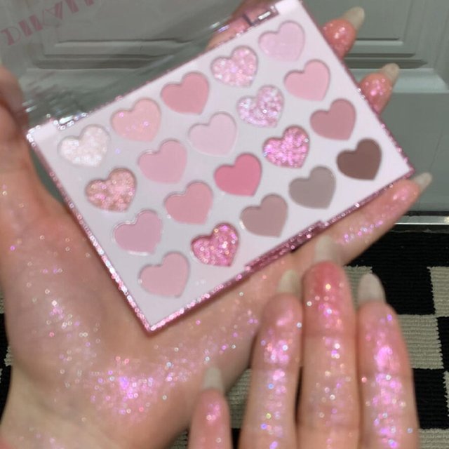 Heart-shaped 20-color Eyeshadow Palette-Matte Pearlescent Pink Purple Shimmer Finish That Brightens the Look,Multicolor Palette