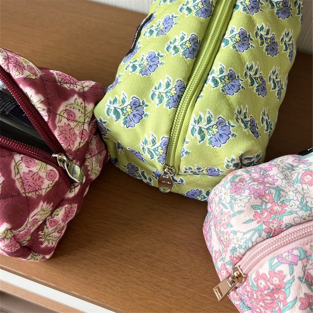Floral Makeup Bag Quilted Padded Large Capacity Storage Pouch Travel Toiletry Organizer Handheld Purse Sweet Cute Cosmetic Case