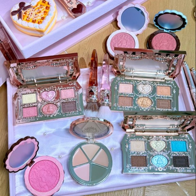 Flowerknows Makeup Gift Sets Little Angel Bunny Garden Shell Jewelry Lip Glaze Blusher Flower Know SWEETIE BEAR Blush Concealer