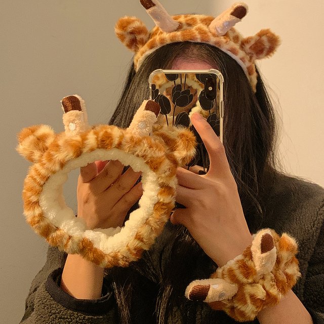 Cartoon Giraffe Cute Plush Bath Headband Wash Face Hair Hoop Hairbands Wristband for Bathroom Soft Remover Skin Care for women