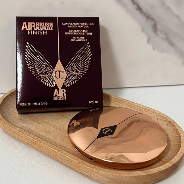 Charlotte Tilbury Szminka, Podkład w Płynie, Rozświetlacz, Puder Prasowany, Róż do Policzków, Korektor do Skóry, Podkład, Kosmetyki do Makijażu