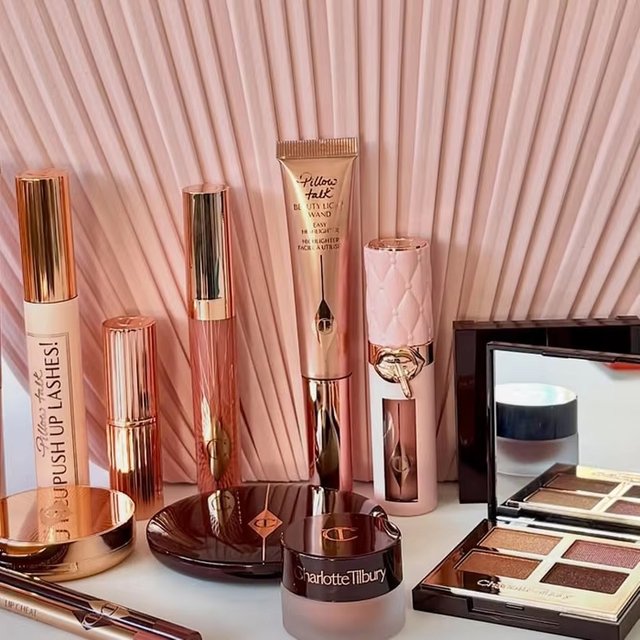 Charlotte Tilbury Airbrush Powder Pore Blurring & Cheek Chic Blush Silky Radiant & Lipstick Liner Set Velvety Long Lasting Makeup