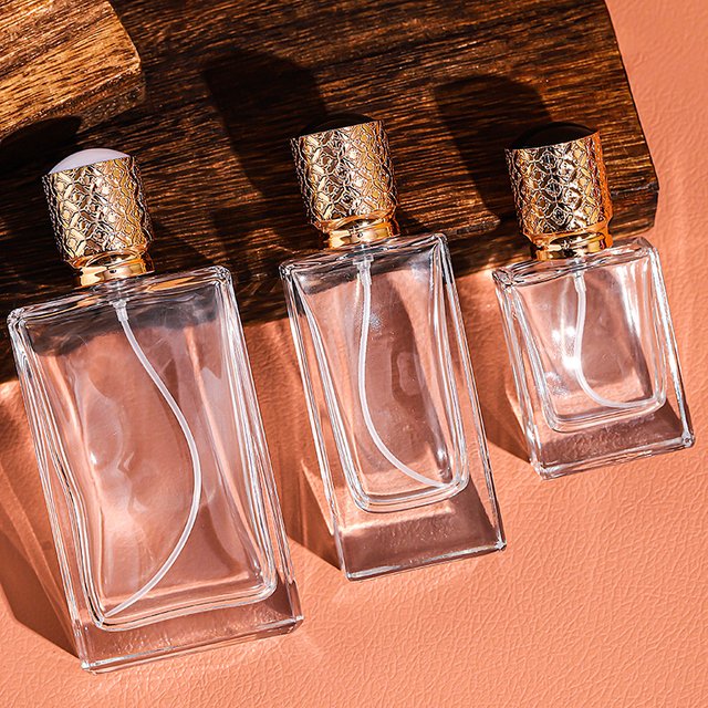 Bouteille de parfum en verre 30/50/100ML, flacons de forme carrée transparente, pompe de pulvérisation dorée, récipient Portable rechargeable, bouteille de parfum de voyage