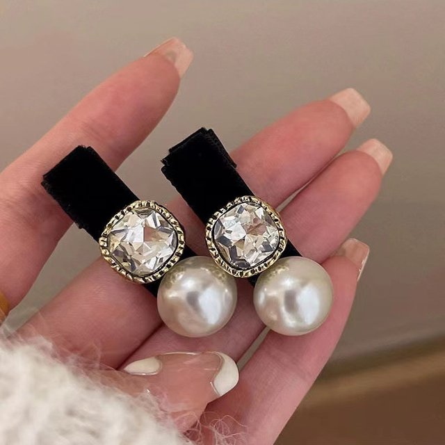 2 pinces à cheveux latérales en perles pour femmes, exquises, en velours noir, pour frange, parfumées, accessoire rétro haut de gamme