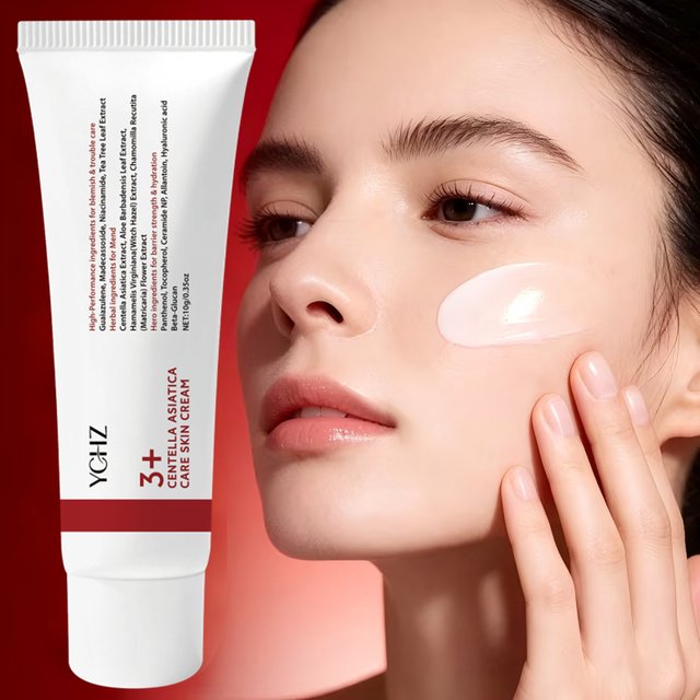Centella Asiatica Moisturizing Cream, a Face Cream Containing Hyaluronic Acid, Vitamin E, and Niacinamide, That Tightens and Lifts Sagging Skin, Brightens Complexion, and Enhances Elasticity, Suitable