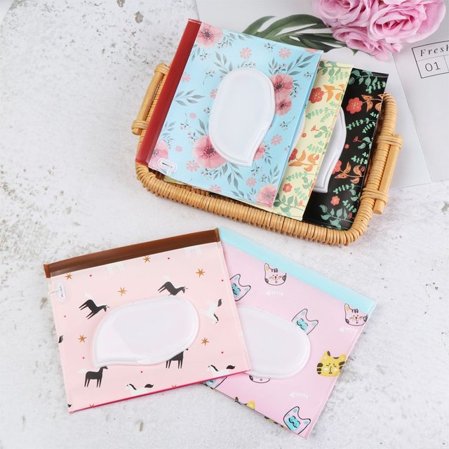 Useful Cute Carrying Case Product Snap-Strap Flip Cover Wet Wipes Bag Tissue Box Cosmetic Pouch Stroller Accessories