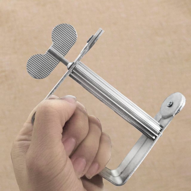 Toothpaste Squeezer, Metal Toothpaste Tube Squeezer Paint Tube Wringer for Artist, Hair Salon, Painter
