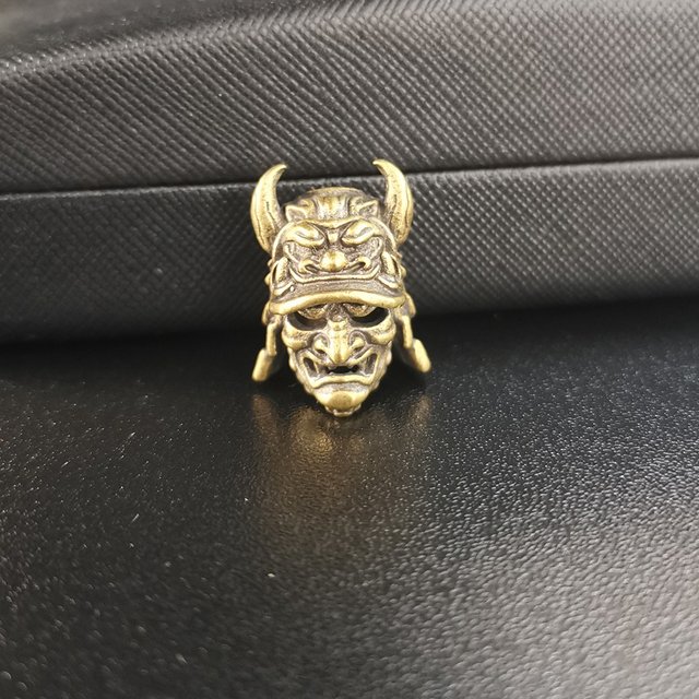 Nez d'aigle japonais samouraï casque couteau en laiton perle en laiton tissé paracorde lanière pendentif extérieur EDC parapluie corde bricolage accessoire