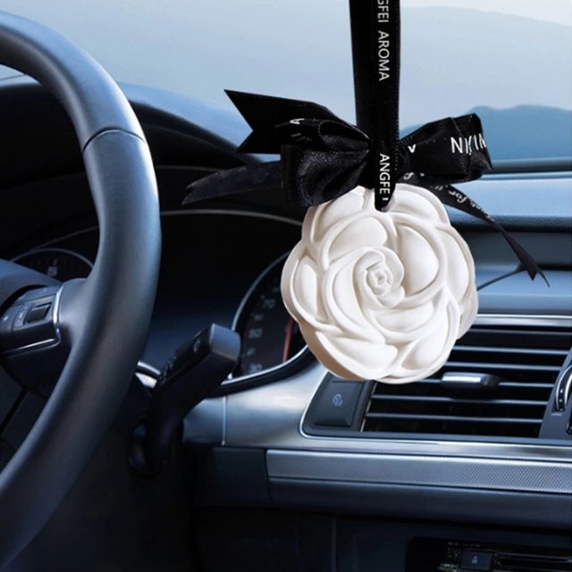 Désodorisant suspendu pour voiture, beau parfum de fleur blanche pour le style de voiture, purificateur d'air frais, décorations intérieures, ornement