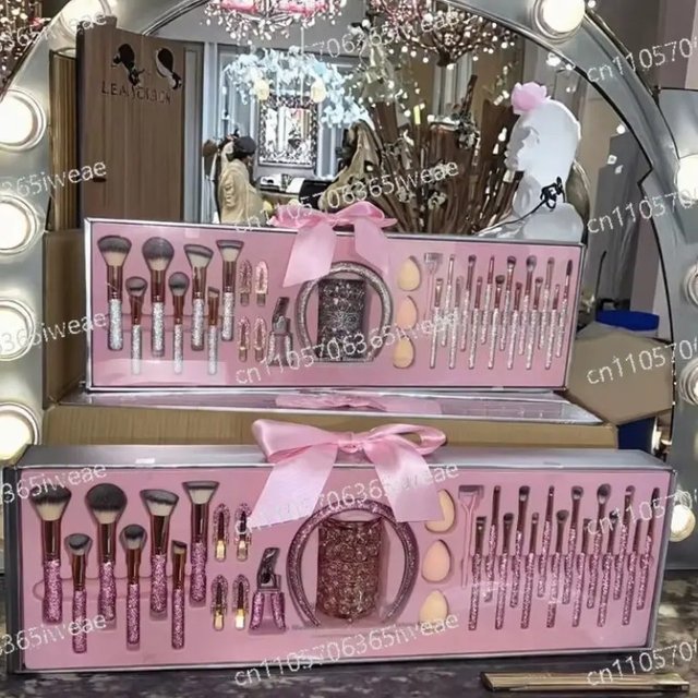 Factory Direct Sales, 32-piece Crystal Diamond Makeup Brush Set Ornament, Large Full Diamond Princess Style Series Enlarged.