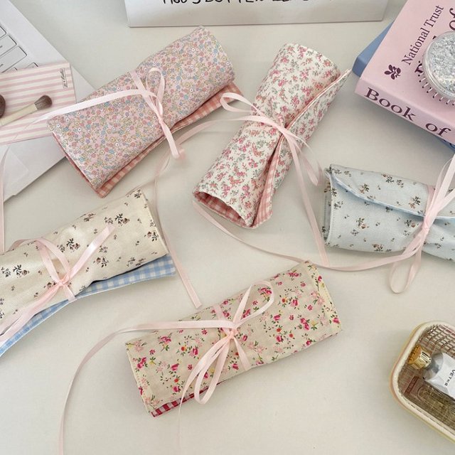 Cottagecore Floral Makeup Brush Roll Bag, Cotton Ribbon Tie Cosmetic Organizer, Portable Travel Pouch for Brushes Pens