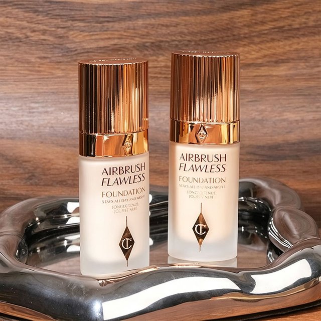 Luxury CT Grinding Bottle Liquid Foundation Lightweight Watery Texture Lasting Oil Control Skin Beautifying Concealer Cosmetics