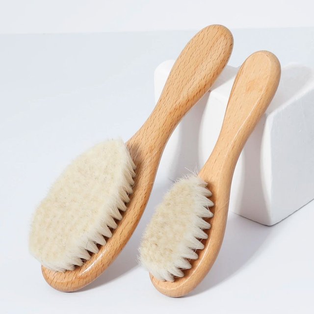 Wooden Ultra Soft Goat Hair Brush with Handle, Natural Dust Removal Brush, Essential for Travel for Hair Accessories