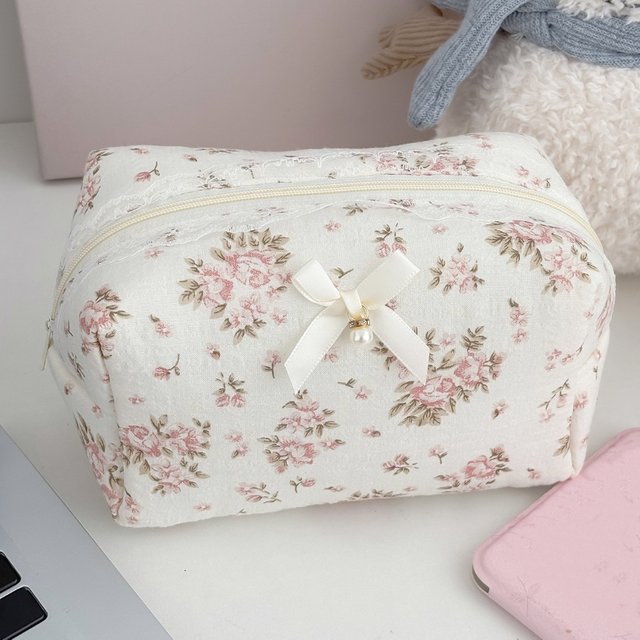 Large Capacity Women's Lace Makeup Bag Travel Toiletry Organizer with Bow Cute Korean Portable Cosmetic Pouch for women