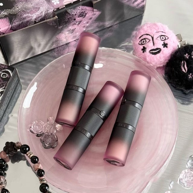 Girlcult Multi Functional Facial Repair Liquid Brightens Concealer Dark Circles and Acne Cream Highlights The Face