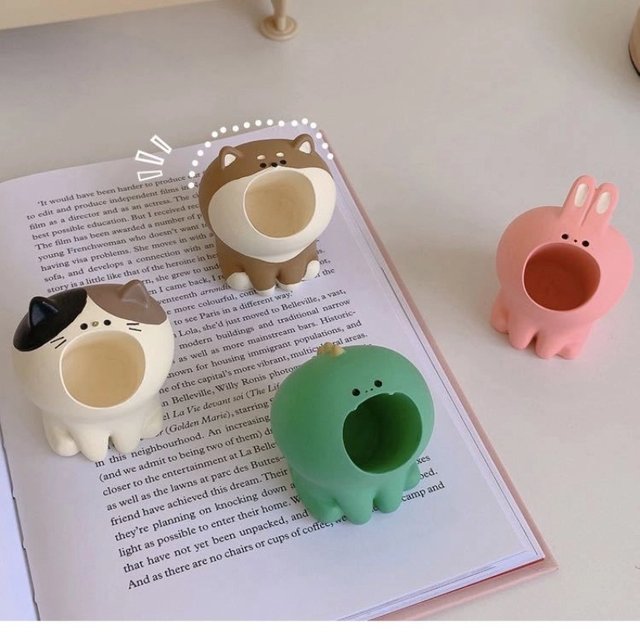 Japanese Office Desktop Furnishing Articles Lovely Mouth Cat Makeup Brush Pot Students Stationery Lipstick Receive A Box