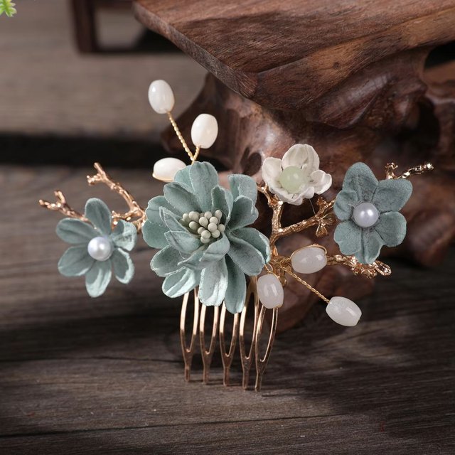 Fresh Breeze Fabric Flower Hairbrush, Light Green Hanfu Pearl Hair Accessory, Gentle and Versatile Updo Accessory