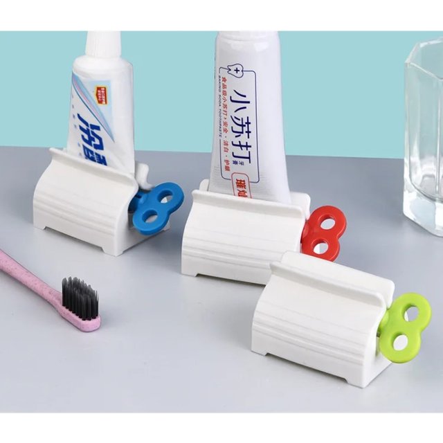 10pcs Rolling Tube Toothpaste Squeezer Toothpaste Seat Holder Stand Rotate Toothpaste Dispenser for Bathroom (Mix Color)