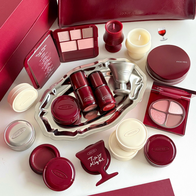 Coffret cadeau de maquillage JOOCYEE en édition limitée comprenant du gloss à lèvres, du blush et une palette de fards à paupières, kit de maquillage complet pour le visage avec sac cosmétique
