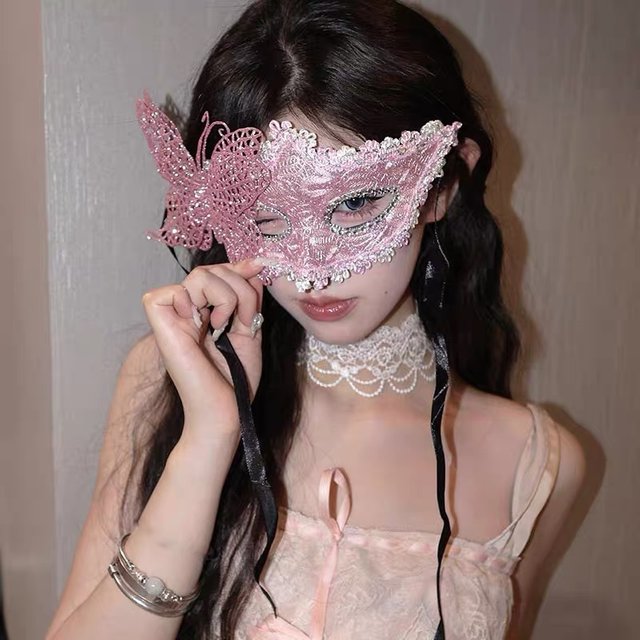 1Pc Makeup Ball COS Princess Mask Female Adult Party Half Face Mask White Feather Half Face Eye Mask COS Prop Holiday Pink White