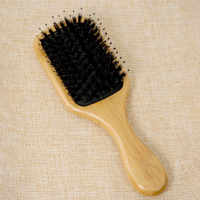 Brosse à cheveux à coussin d'air avec manche en bambou, peigne de Massage antistatique du cuir chevelu, démêlant pour tous les Types de cheveux, outil de soins capillaires quotidiens