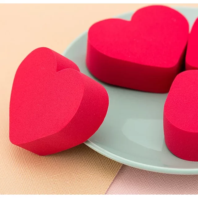 Rose Red Heart Soft Sponge Puff Wet and Dry Dual Use Makeup Beauty Puff Liquid Foundation Sponge Cosmetic Tools 1pc 6.5x5.5x2CM