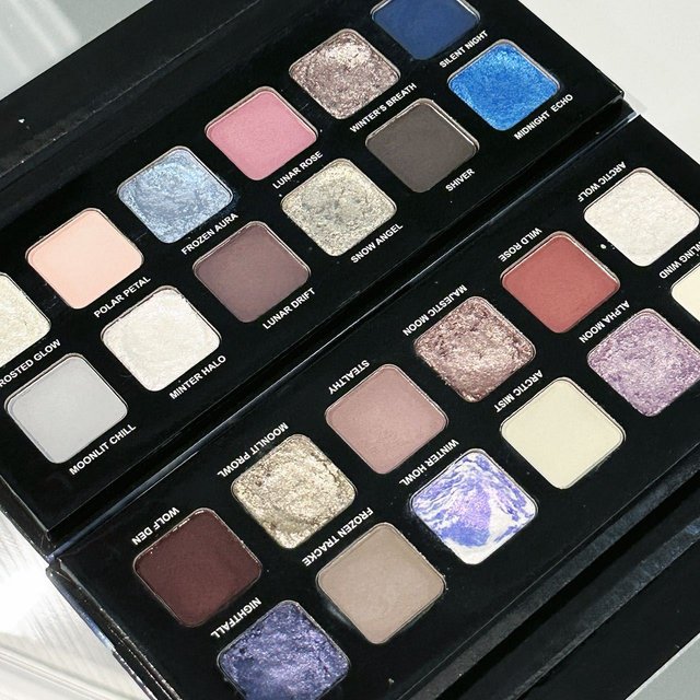 12 Colors Metallic Eyeshadow Palette Pearl Matte Sparkling Shimmer Blue Eye Shadow Highlighter Brighten Glitter Fashion Makeup