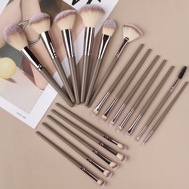 3-20PCS Makeup Brushes Set Foundation Highlighter Eyeshadow Blush Concealers Brush Female Beauty Tools Beauty Sponges Thumb Puff