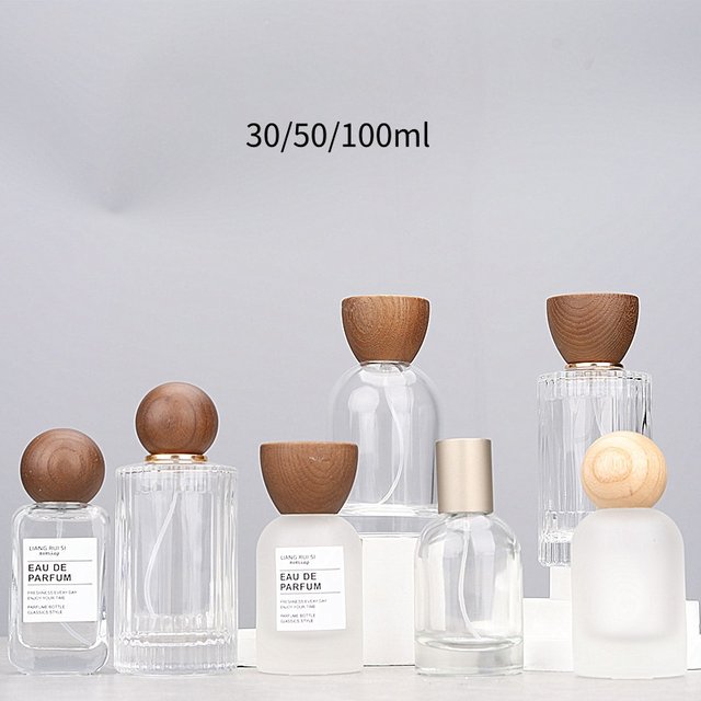 Bouteille de parfum vide en verre transparent/givré de haute qualité, 30/50/100ml, couvercle en bois à vis, vaporisateur, atomiseur de Toner, bouteilles cosmétiques