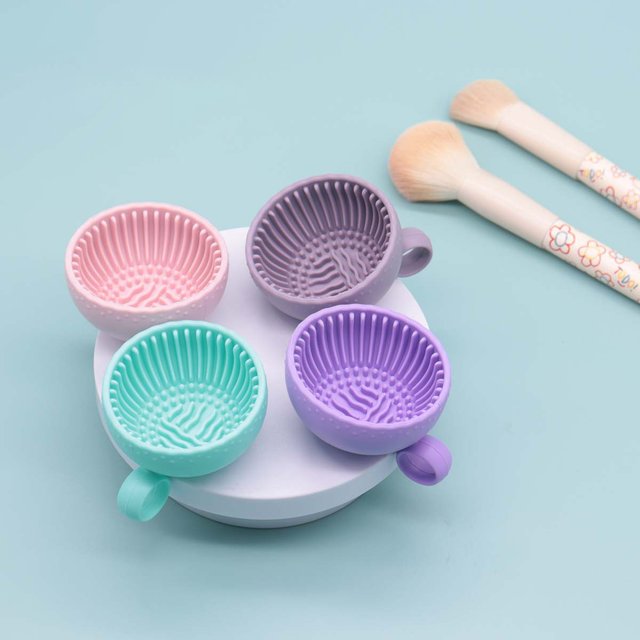 Silicone Cosmetic Brush Cleaning Bowl Efficient & Portable & Reusable Makeup Brush Cleaning Cup Makeup Egg Wash Tool