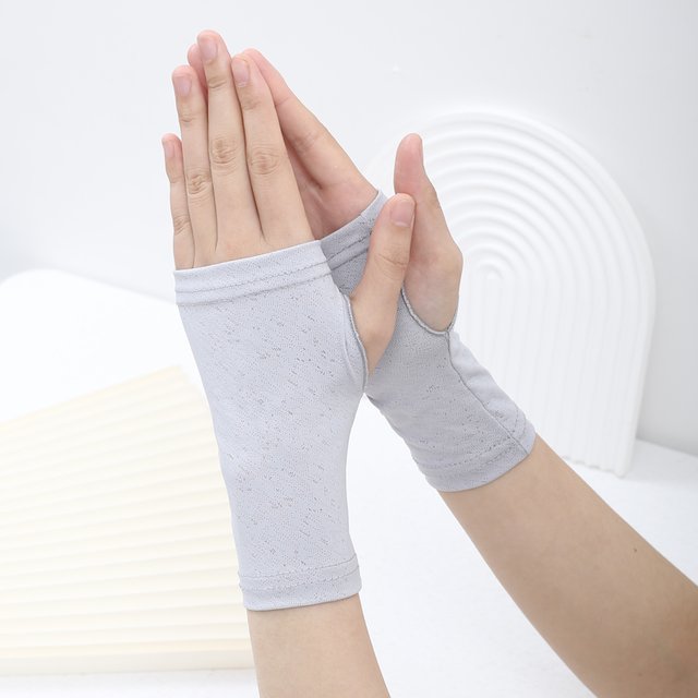 Fingerless Sunscreen Gloves Thin Cool Ice Silk Silky Sun Block Driving Gloves for women Men Driving Summer Protection
