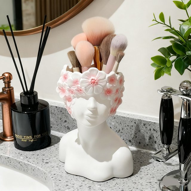 Nordic Style Face Holding Girl Makeup Brush Storage Cylinder Fashion Dresser Storage Tank Eyebrow Brush Eyeliner Pen Storage Box