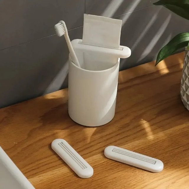 Toothpaste Squeezer Toothpaste Clip Manual Toothpaste Roller Hand Cream Tube Presser Household Kitchen Bathroom Organizer Gadget
