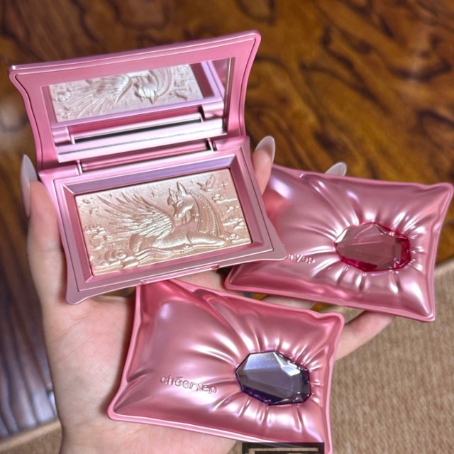 Chéeryep Limited Edition Highlighter Champagne Gold Shimmer,Illuminating Face Powder Blush Pressed Powder Long Lasting Makeup
