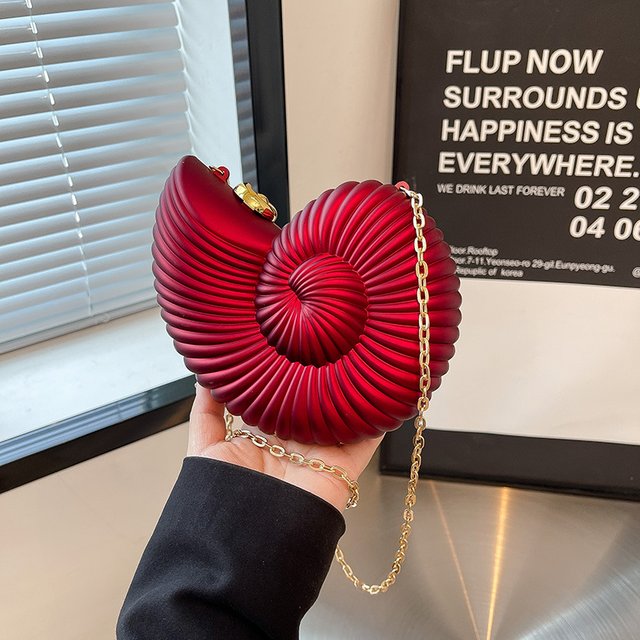 Seashell-shaped Evening Bag with Personality 2026 Summer New Fashion Chain Crossbody Women’s Bag Red Envelope-style Makeup Bag