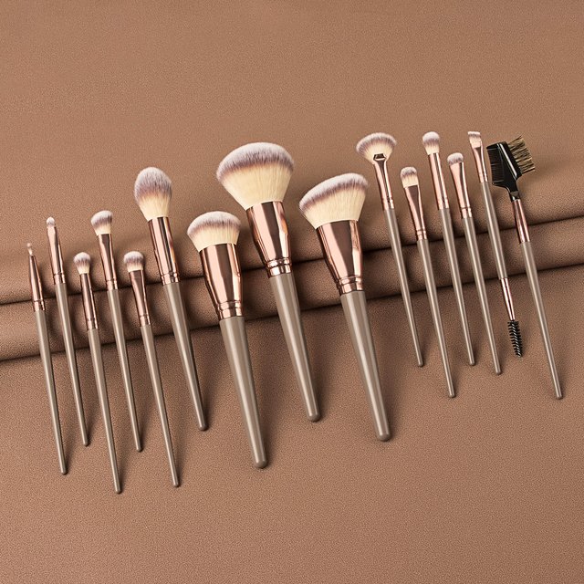supply 7 pieces, 10 pieces, 15 pieces giant makeup brush set, foundation brush, eye shadow brush, beauty tool set