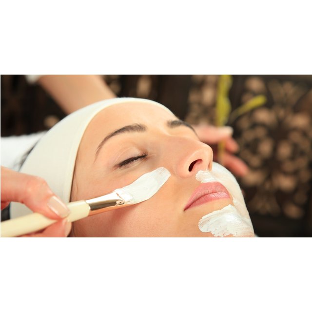 60 Min. Klassische oder Aqua Facial-Gesichtsbehandlung inkl. Getränk
