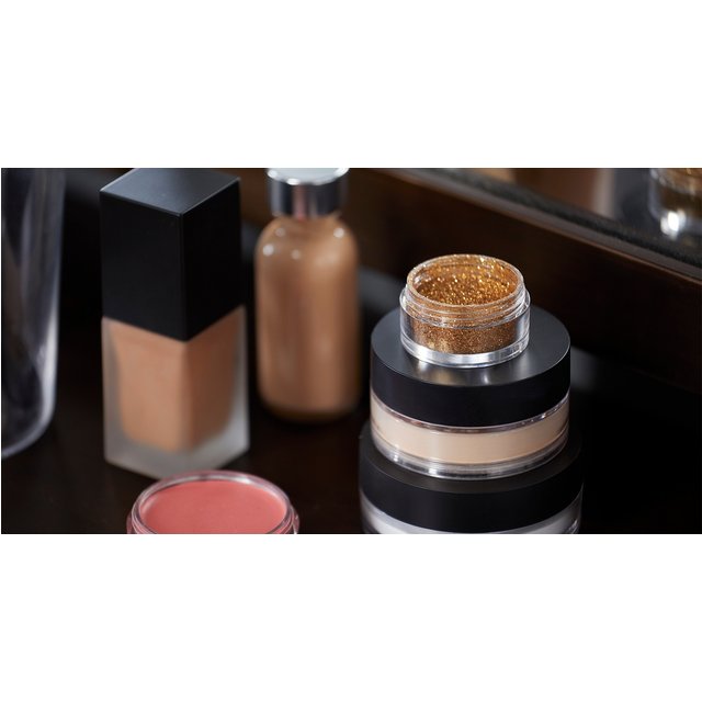 Master Makeup Skills with Makeup Artist Training