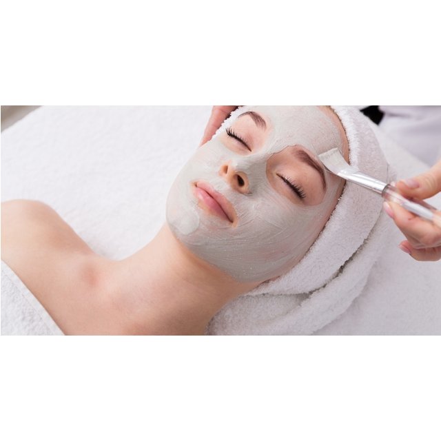 Enhace your Skin: Microneedling & Dermaplaning Facials 1 or 3 Sessions