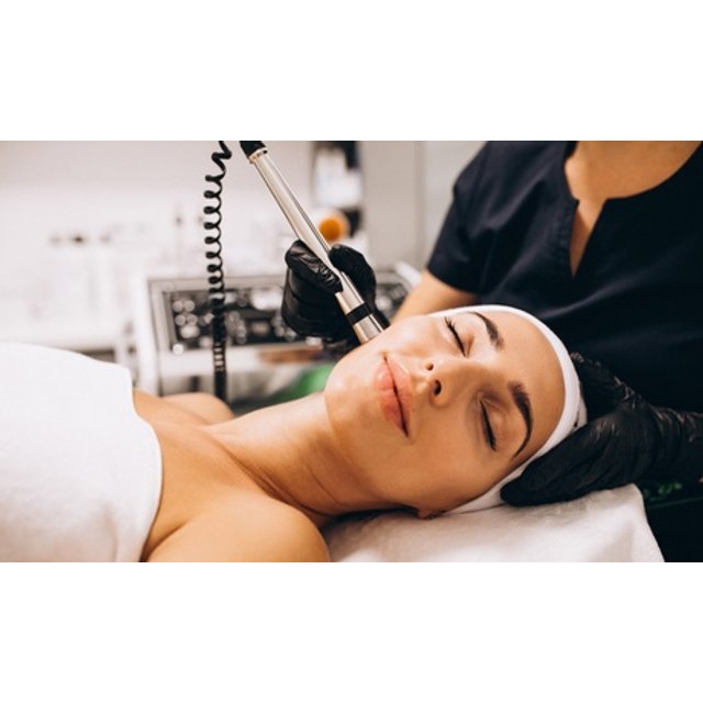 Higiene facial con microdermoabrasión o peeling ultrasónico