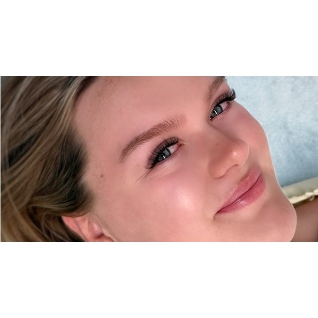 Classic or Hybrid Eyelash Extensions with Collagen Under-Eye Mask