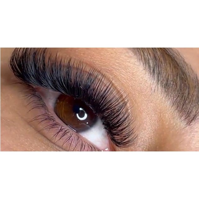 Up to 63% Off on Eyelash Extensions, Brow Lamination or Korean Lash Lift at Le Royal Beauty & SPA Ce