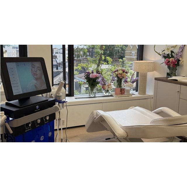 Hydrafacial with LED Light Therapy, Korean Mask in a Luxury Clinic