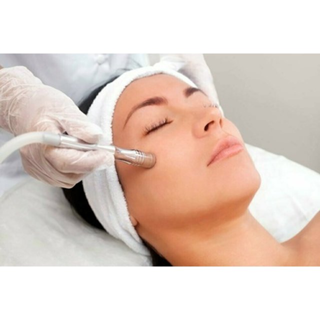 Limpieza facial con microdermoabrasión peeling radiofrecuencia INDIBA orbicular terapia fotodinámica y velo